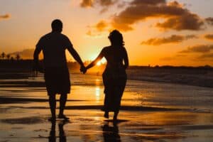 couple love in sun 